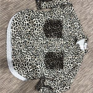 Veveret leopard print Shacket size medium